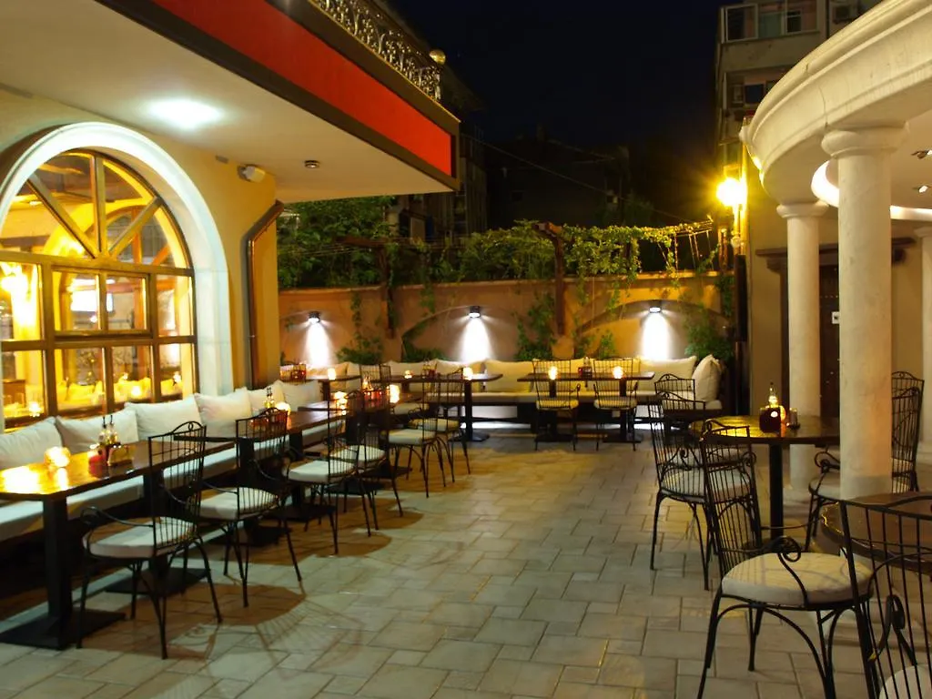 Семеен Хотел Опера Burgas City 3*,